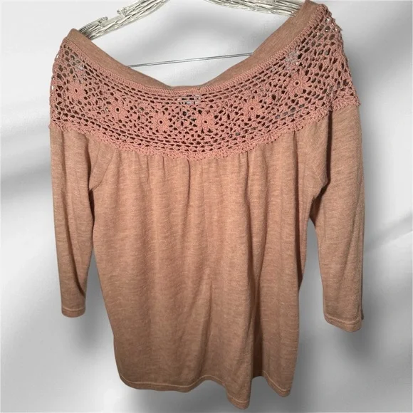 Buckle -‎ Daytrip, Dusty Rose Color, Crochet Yoke Wide Neck Top - Picture 8 of 12
